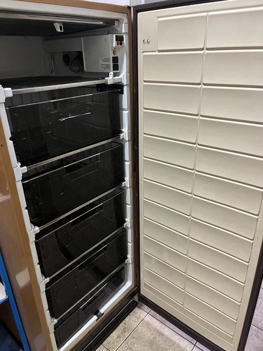 Фризер вертикален