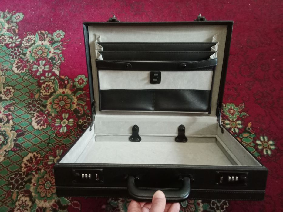 Дипломат , кейс , чемодан с кодовыми замками НОВЫЙ