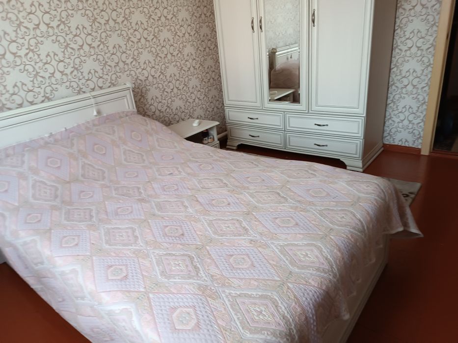 Продам белорусский спальный гарнитур.