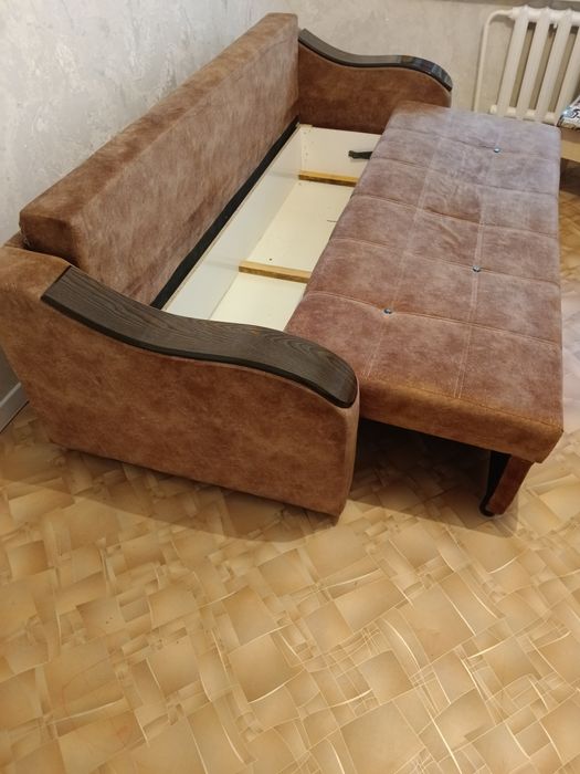 Диван в хорошем состояний