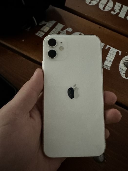 Айфон 11 в хорошем состоянии