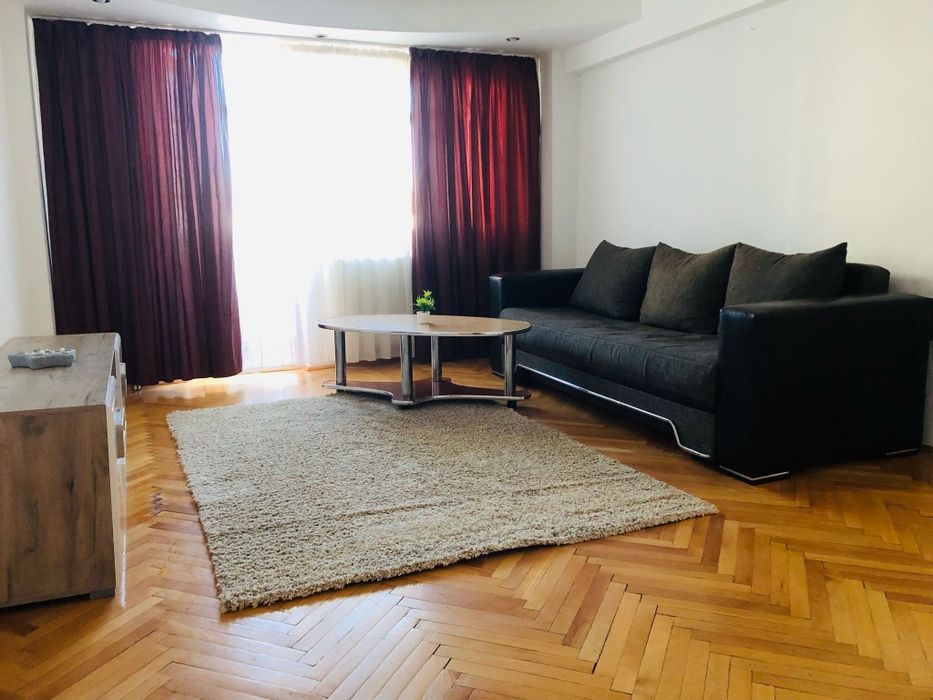 Ofer apartament spre închiriere
