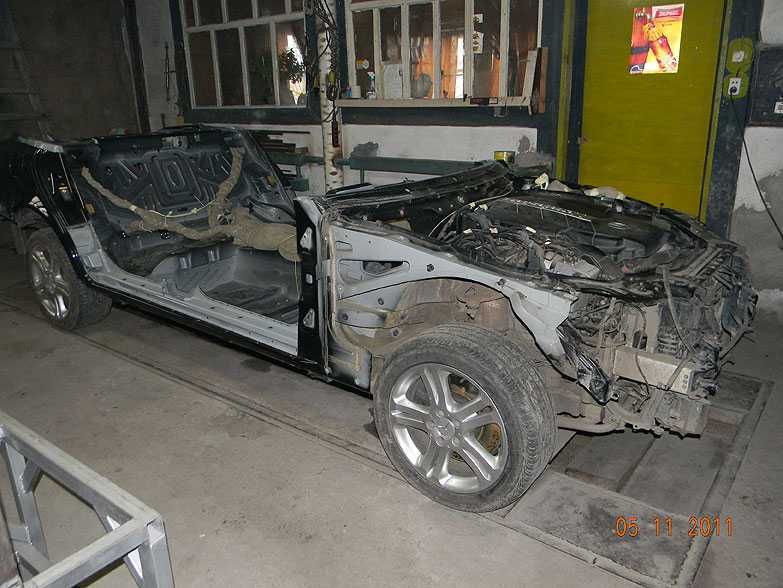 Mercedes-Benz E500 - Волга ГАЗ 21
