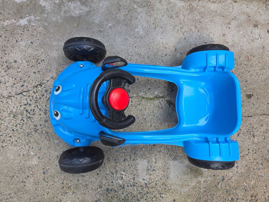 Детска кола с педали