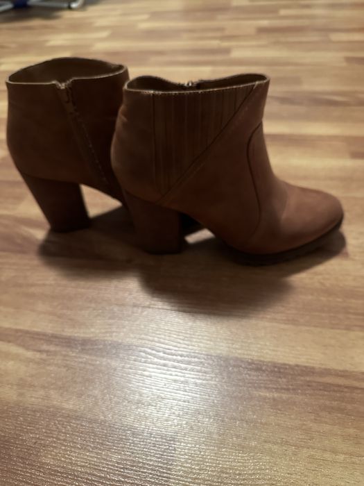 Botine maro Bershka, 39, ca noi