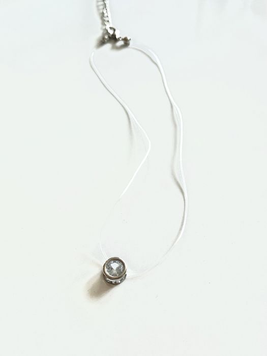 Нежно колие с безцветна корда и цирконий, различни видове