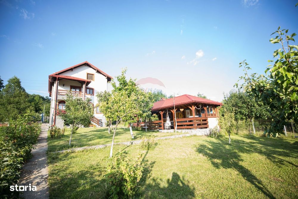 Casă / Vilă cu 8 camere de vânzare