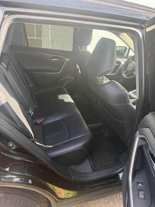 Toyota RAV4 2021 года