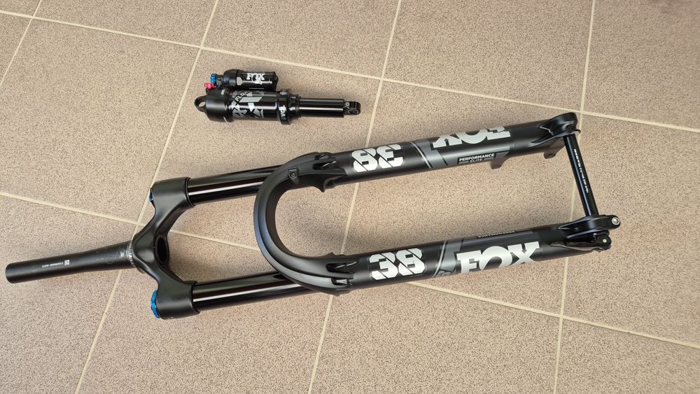 Set Furca+Shock FOX Performance Elite de pe YT Capra