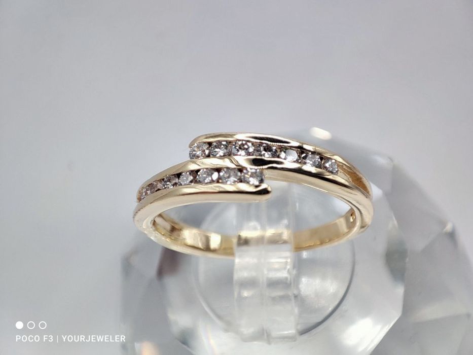 Продам женское золотое заводское кольцо желтое  размер 16