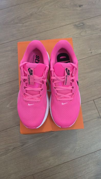 НОВИ маратонки Nike structure 26