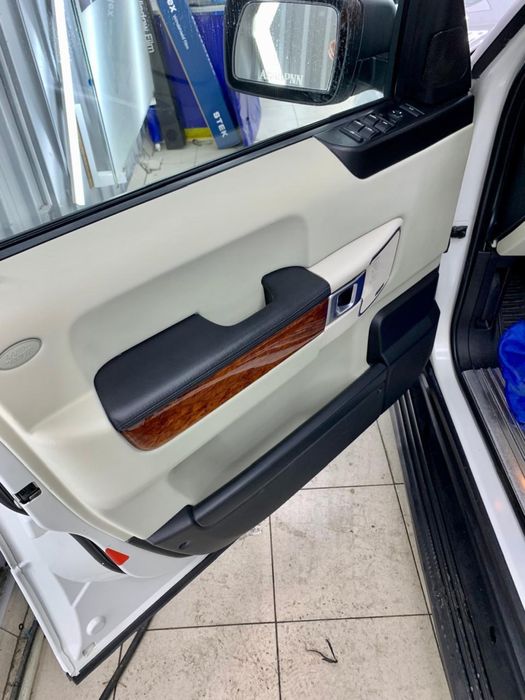 Транспориное средво автомобиль джип