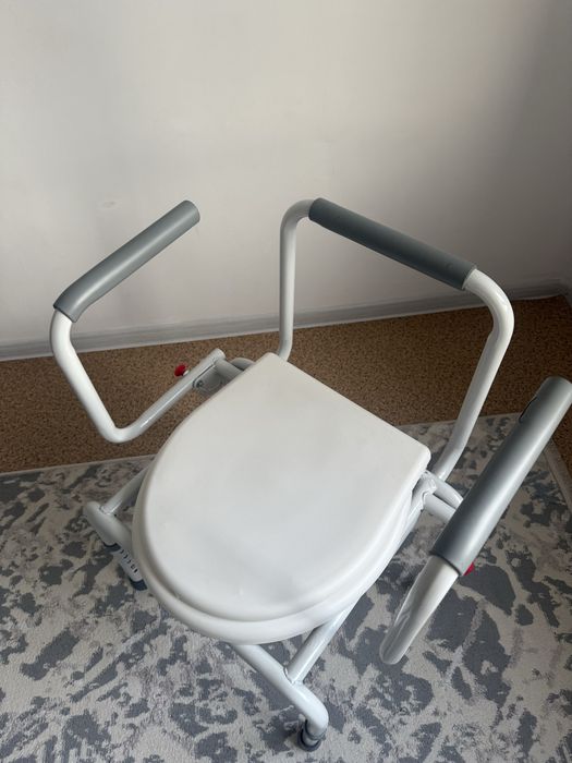 Стул туалет для пожилых/инвалидов