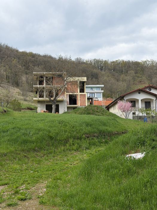 Casa la rosu in Valea Popii