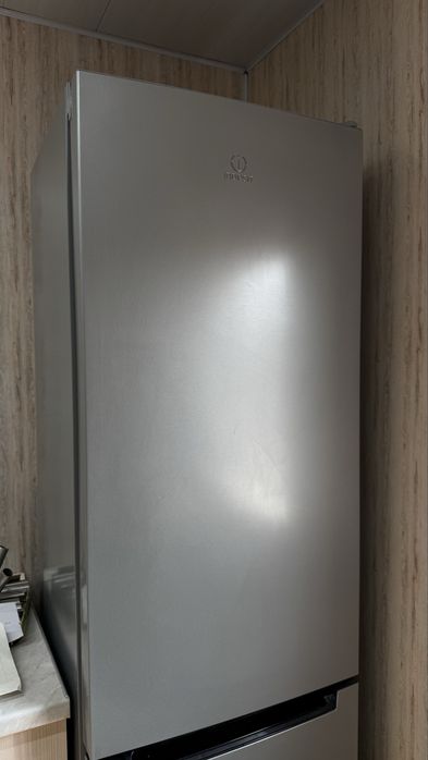 Холодильник Indesit