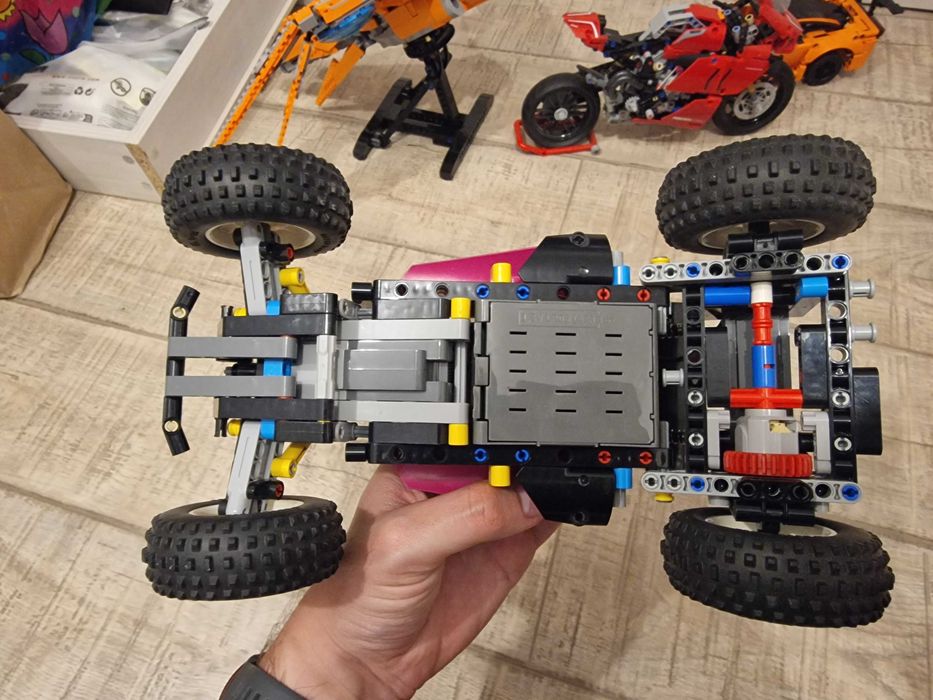 LEGO Technic 42124 - Vehicul de teren / Off-Road Buggy