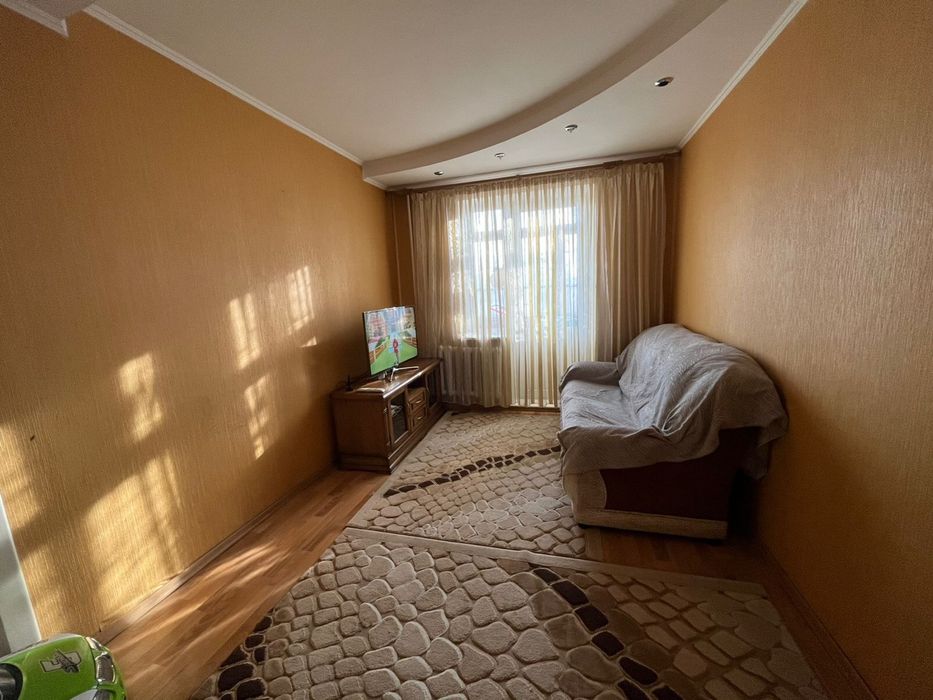 Продам 5 комнат квартиру!