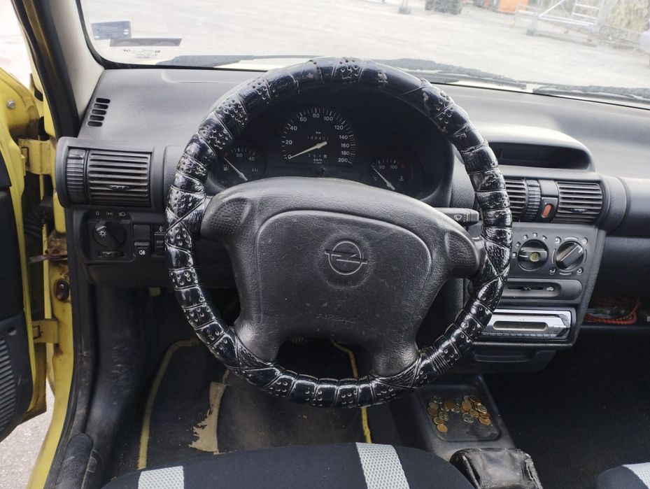 Продавам автомобила