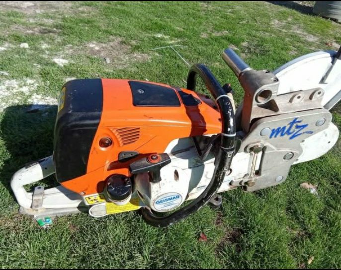 Motoferestrau debutat TS800