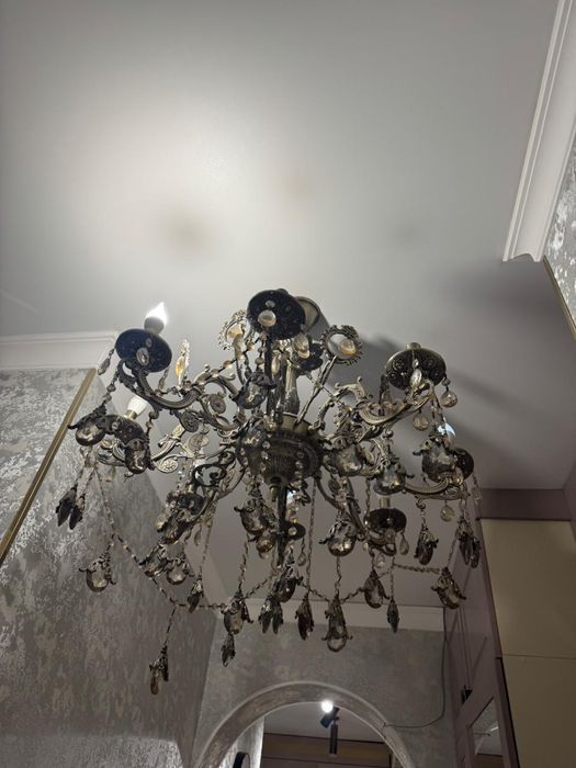 Продам люстра светильник