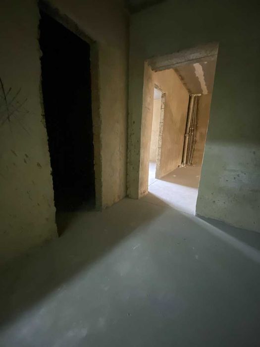 продам 2 комн квартиру в центре