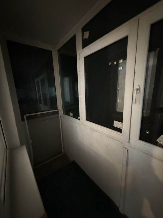 Vand apartament 2 camere Cora Lujerului