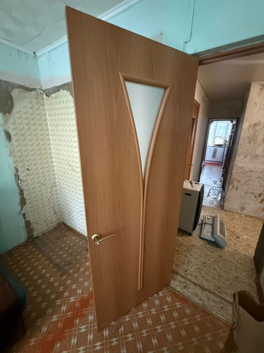 Двери межкомнатные б/у