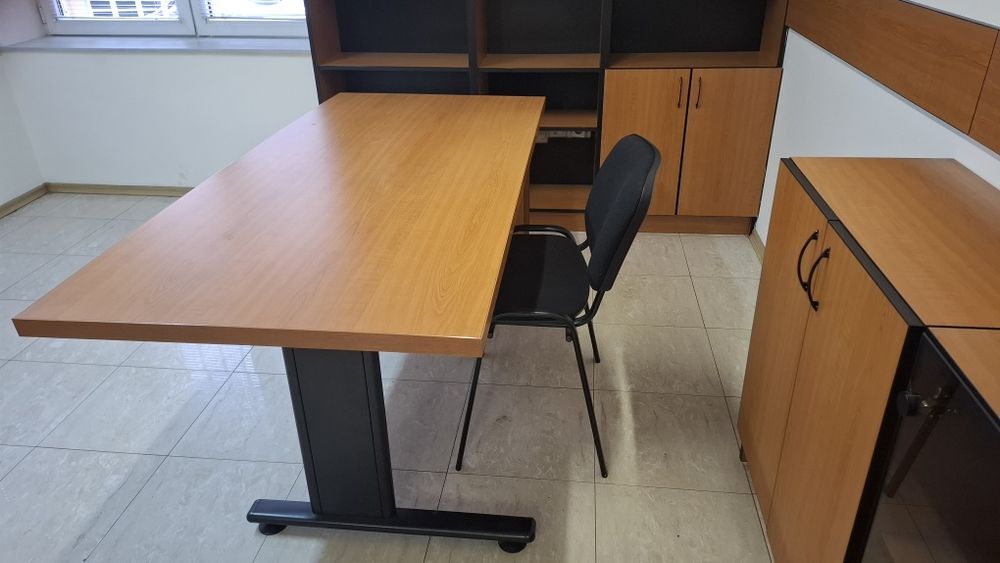 Бюро с контейнер за компютър МДФ