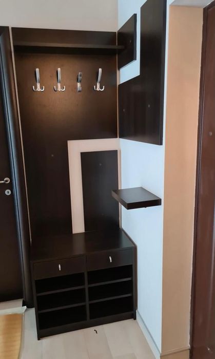 Cuier hol și oglinda