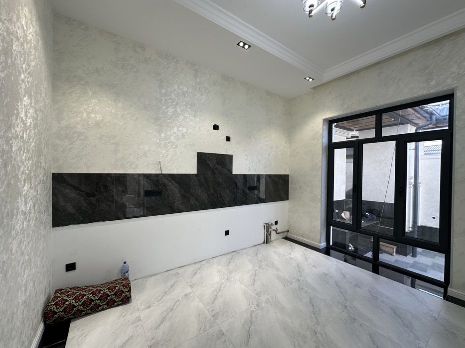 Учкахрамонда уй сотилади. 1.9 сотих 6 хона  155000 газ сув.