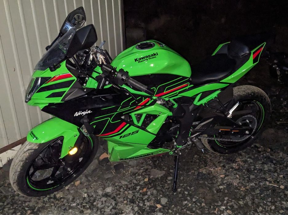 KAWASAKI NINJA 125 model 2025  nouă