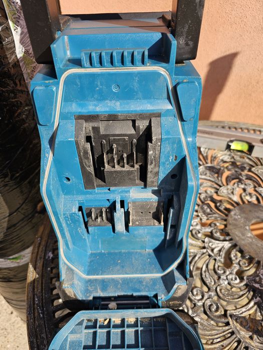 Radio makita cu Bluetooth MR007g