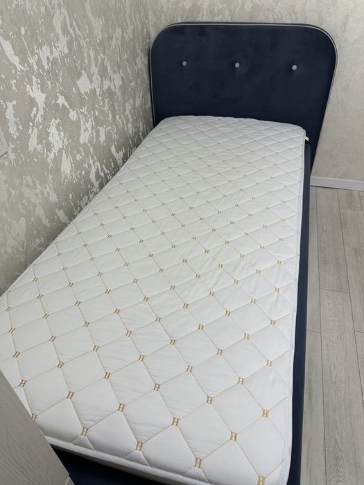 Продаётся односпальная кровать !