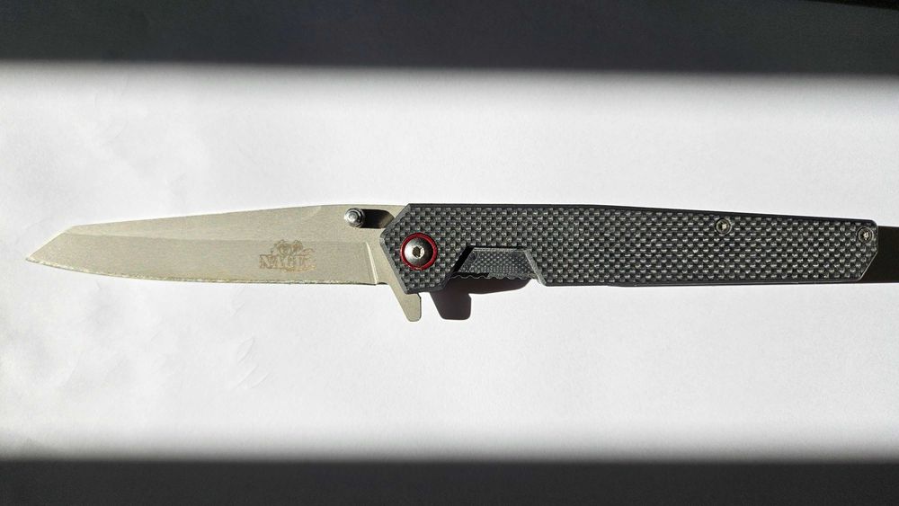 Полуавтоматичен сгъваем нож