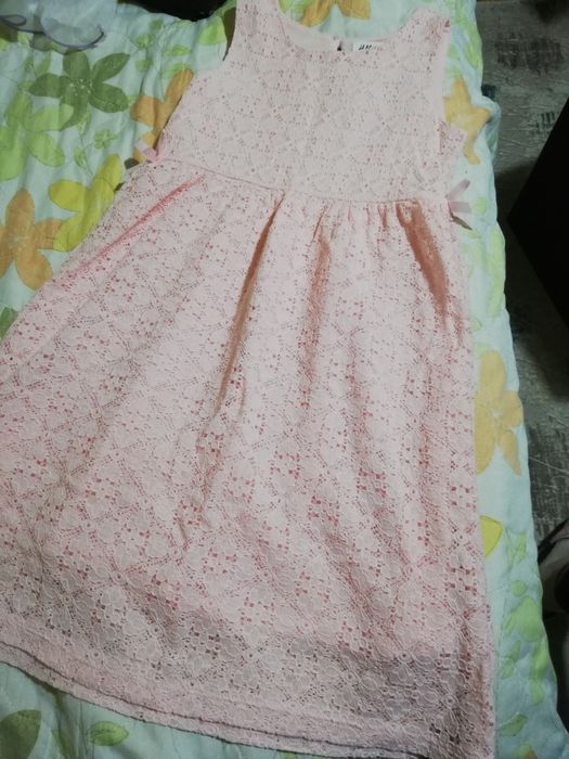 розова рокля  на h&m