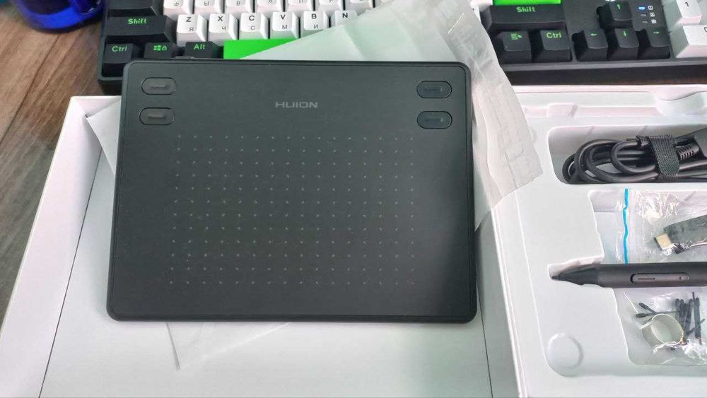 grafichiski planshet HUION RTE-100 Black Sotiladi