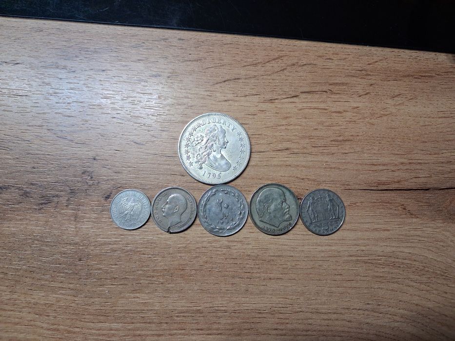 Монети от 1795г част от тях сребърни