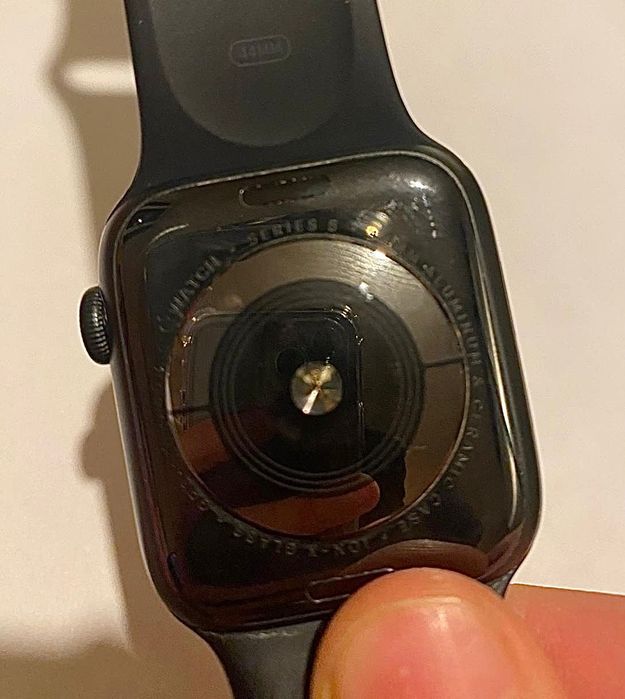 Apple Watch Series 5 44 мм — следи от употреба