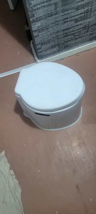 Биотуалет б.у в нормальном состоянии