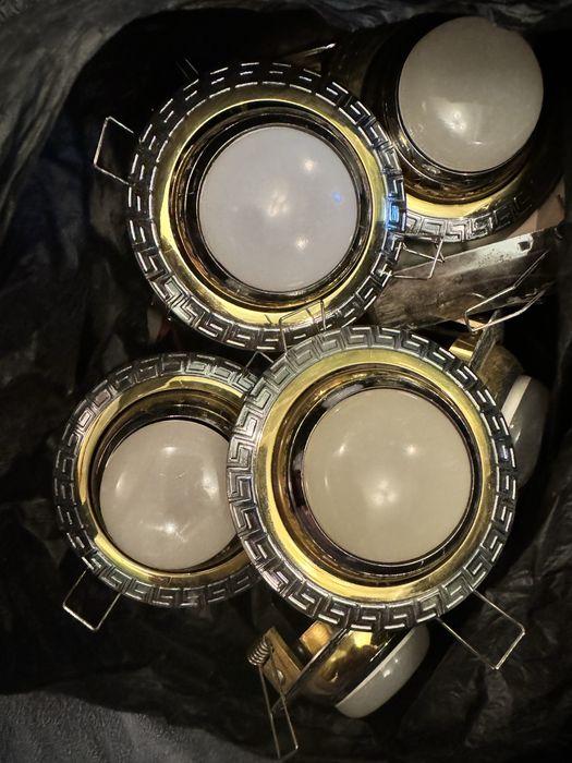 Продам споты с лампочками