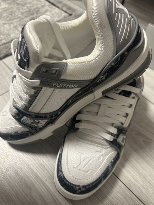 Vând adidași Luis Vuitton
