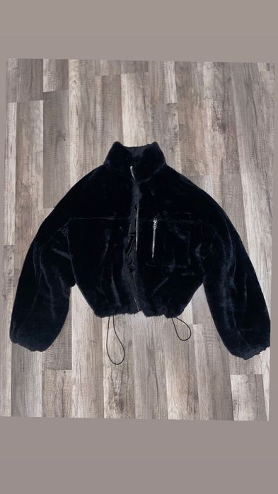 Черно пухкаво яке / късо яке - Хс-с размер