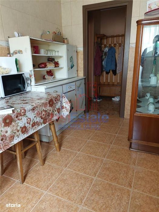 Camera de inchiriat in Apartament cu 3 camere decomandat cu 2 bai