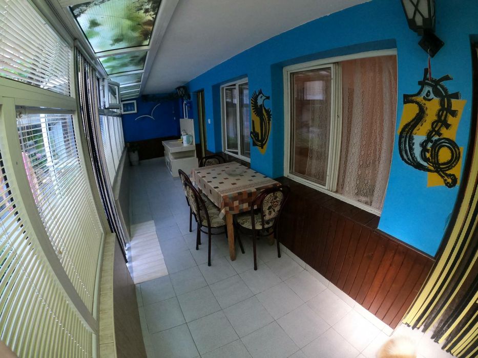 Малък летен апартамент с двор в Поморие