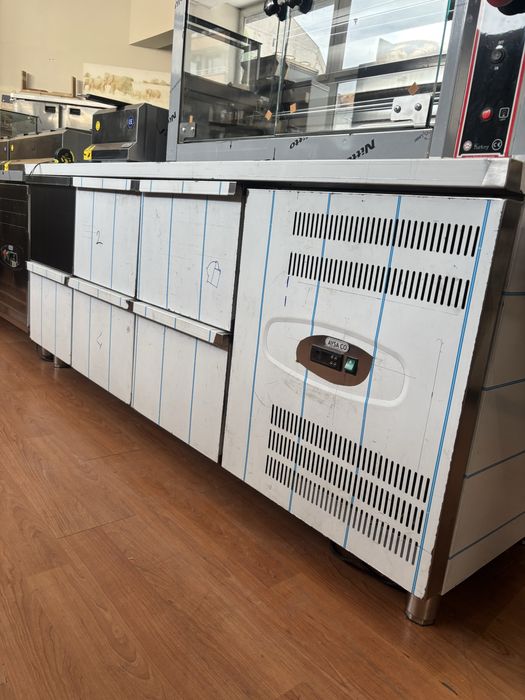 Хладилник с 6 чекмеджета