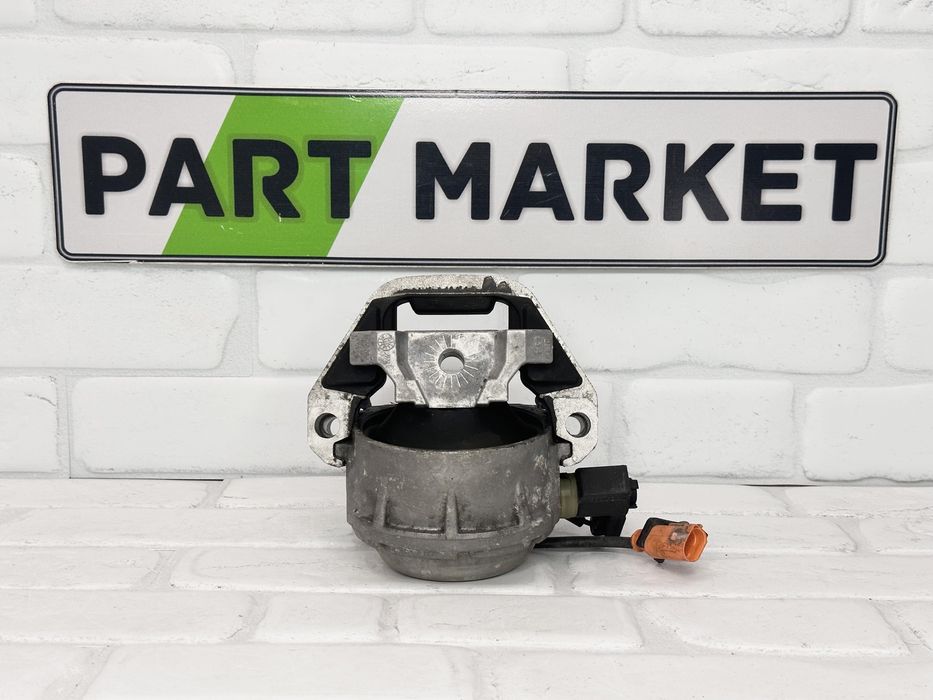 Ляв тампон двигател AUDI A6 A7 4G CRT 272 218 4G0199381LE