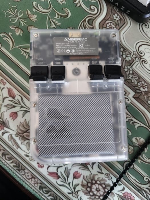 Anbernic rg35xx cu carcasa