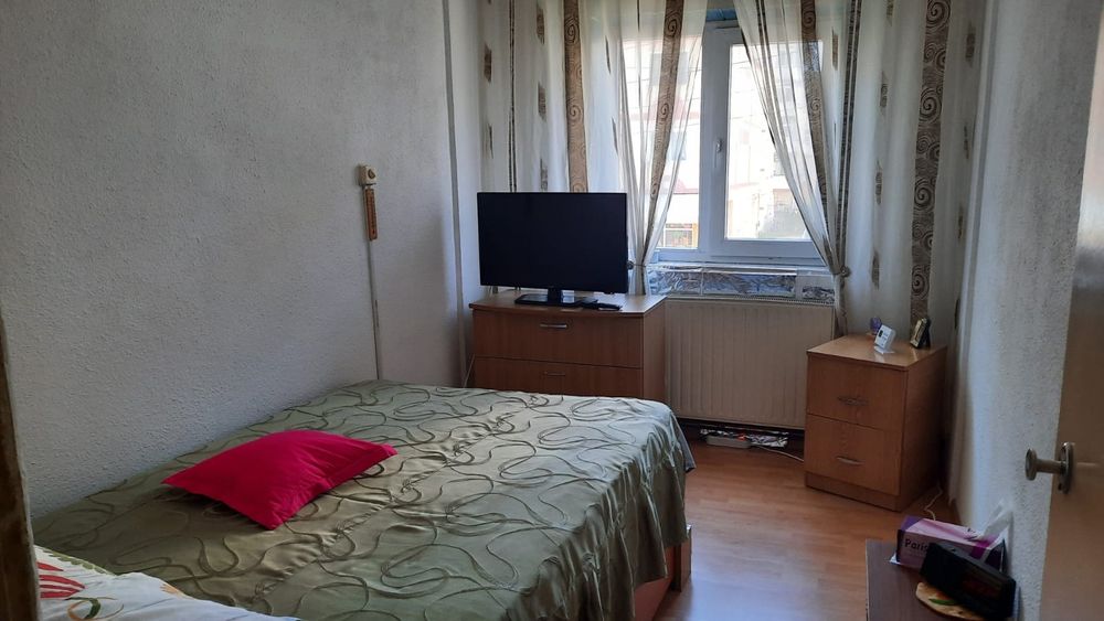 Vând apartament 3 camere decomandat zona Vișoi