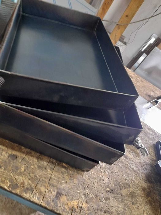 Tavi din inox si tabla neagra  patiserie/ panificatie