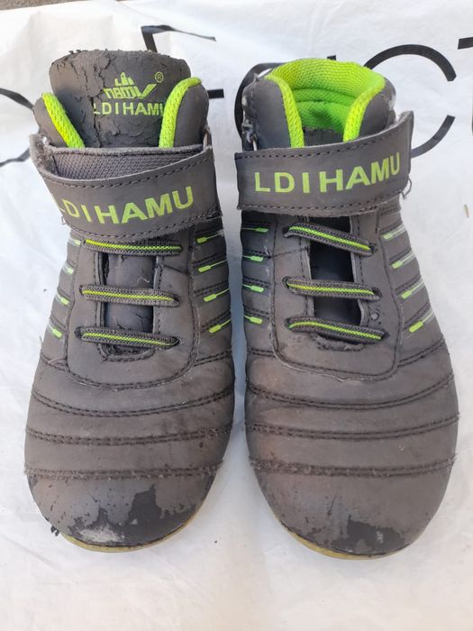 Продам кроссовки на мальчика